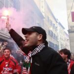 Medio centenar de peñas del Sporting (unos 2.000 hinchas en total) libran como pueden el argayo del Huerna a la ida y varían su vuelta