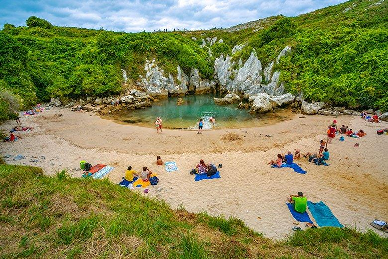 Playa de Gulpiyuri ©Gonzalo Azumendi