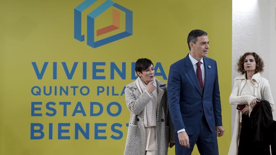 Sánchez retoma la bandera de la vivienda ante una legislatura incierta y el choque con Sumar