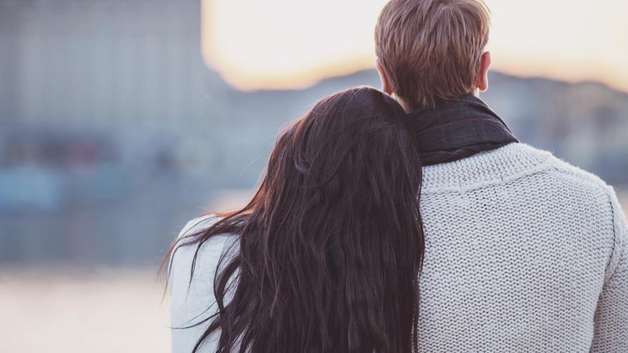 Una conocida pareja de famosos decide casarse a pesar de tenerlo todo en su contra