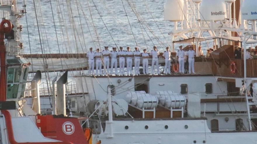 Así ha sido la llegada del buque-escuela Juan Sebastián de Elcano al puerto de Las Palmas de Gran Canaria