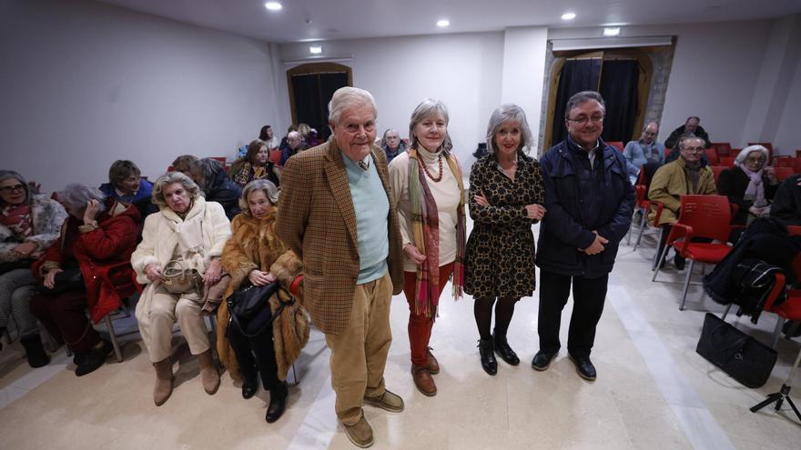 La conferencia de la grafóloga Blanca Sedano Rípodas en el Foro Jovellanos, en imágenes