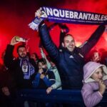 El Tartiere exhibe una grada de récord en medio del ambiente festivo