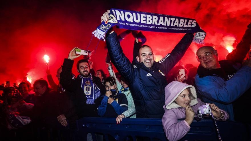 El Tartiere exhibe una grada de récord en medio del ambiente festivo