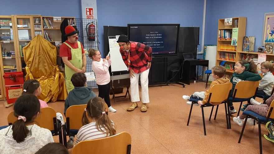 «Carambola», «Piltrafilla» y «Ratofante»: los payasos del HUCA llegan al colegio de Lugo de Llanera