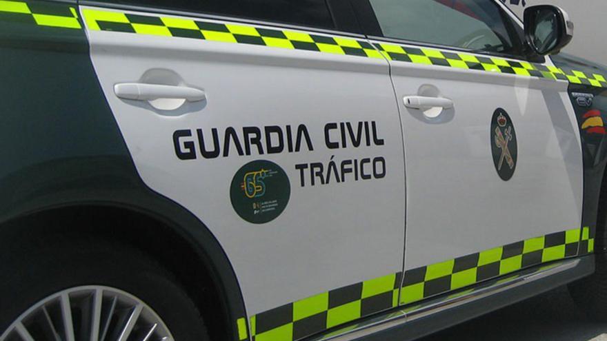Dos muertos tras arder un camión con mercancía peligrosa que chocó con dos vehículos en la AP-6 en Segovia