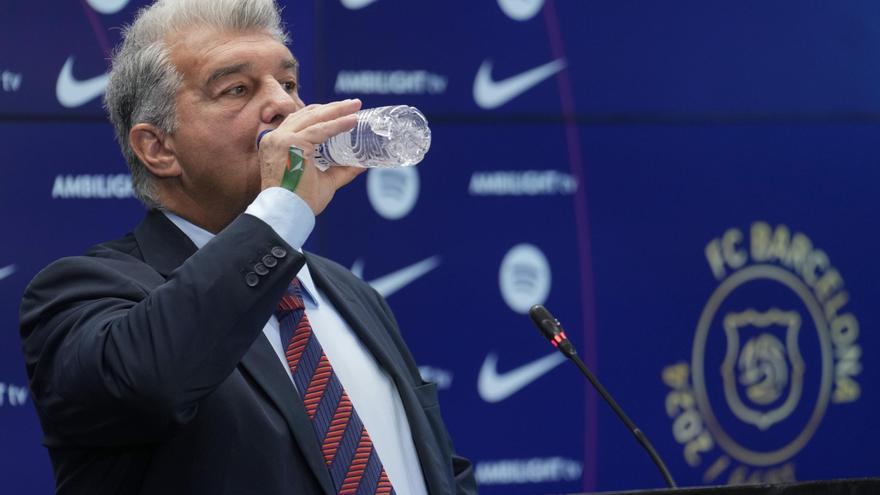 Laporta acusa «al entorno» de los males del Barça