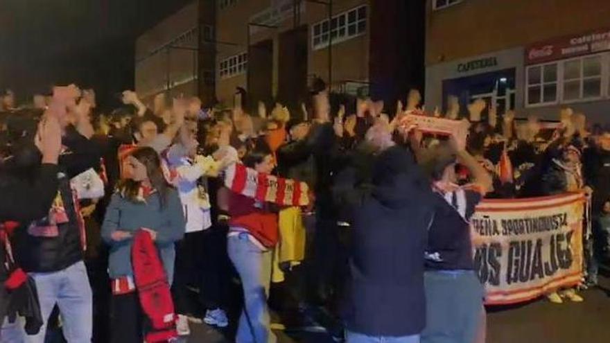 VÍDEO: Así vivieron los aficionados del Sporting las horas previas al derbi