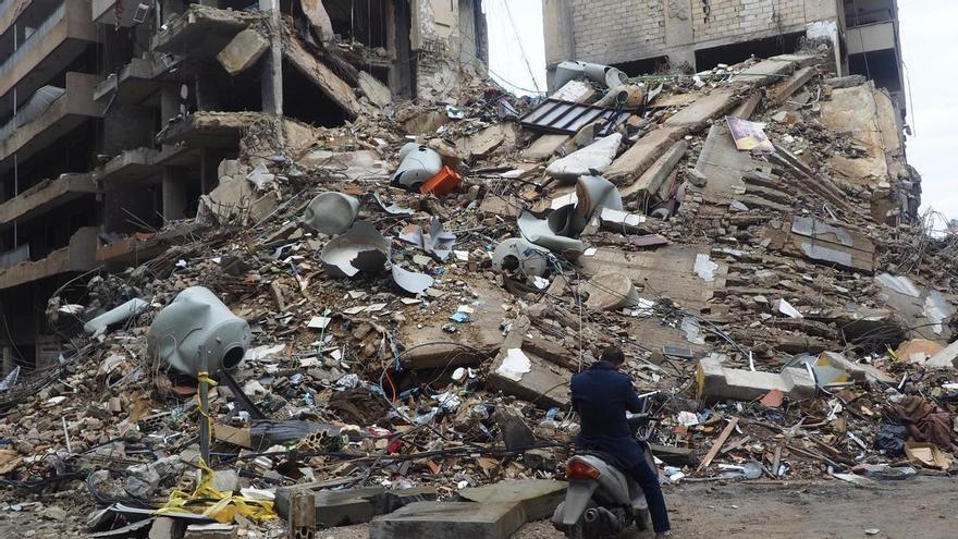 Crónica desde Beirut: el pueblo reconstruye en soledad entre un mar de escombros