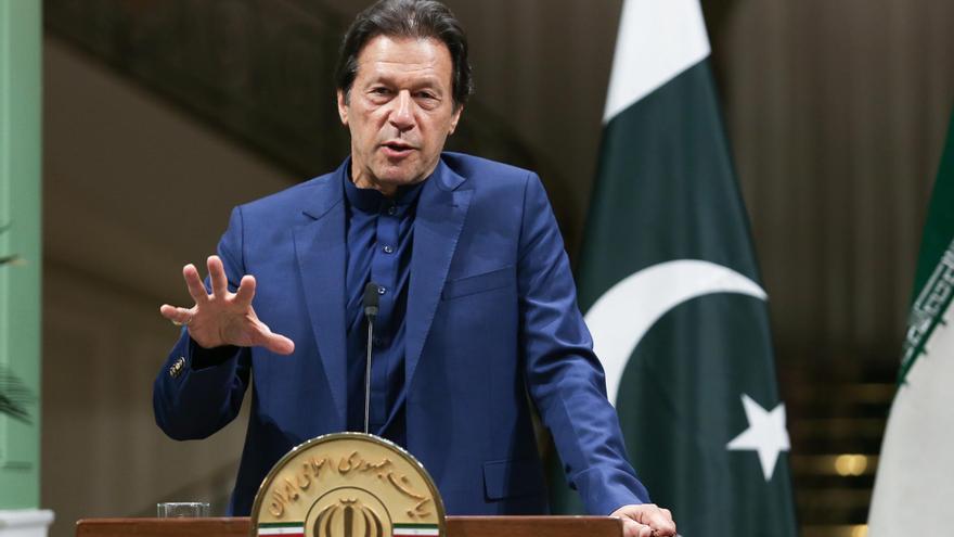 El exprimer ministro de Pakistán Imran Khan, condenado a 14 años de prisión por soborno