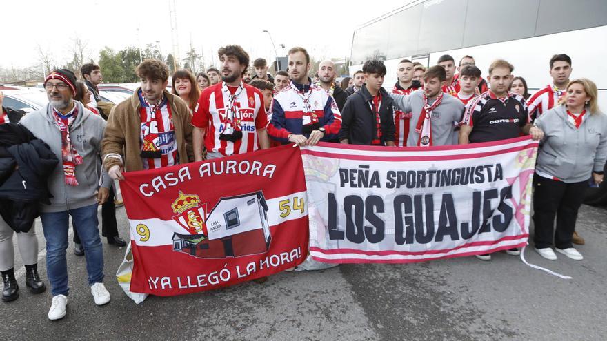 Ambiente de la afición del Sporting antes del derbi