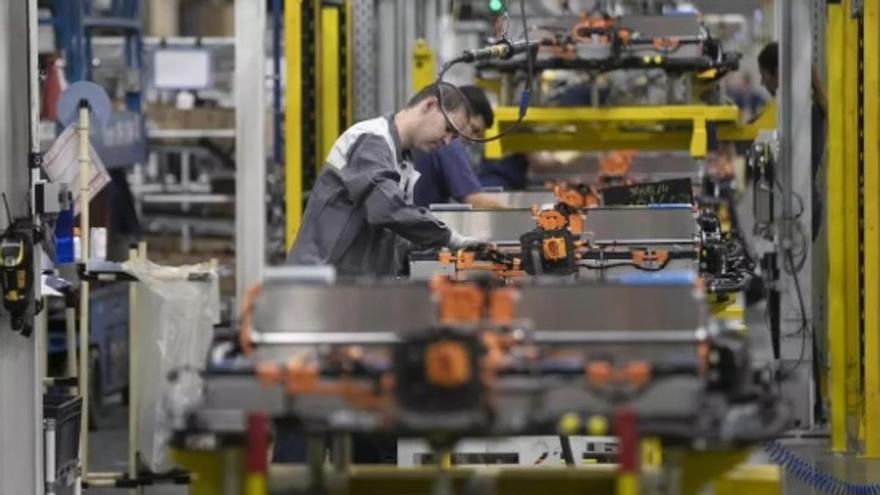 La brecha salarial entre la gran empresa y la pequeña crece y ya supera los 440 euros al mes