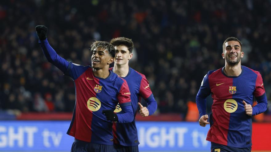 El Barça honra el escudo con un bello canto al fútbol