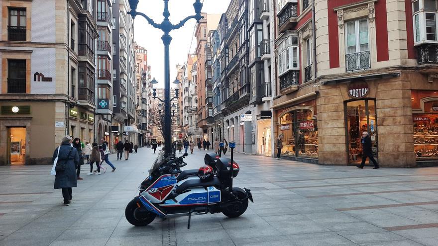 Roba una chaqueta de 40 euros en Gijón y termina en comisaría