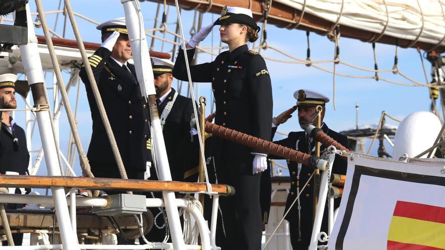 Piropos, escala y recepciones antes de la partida de la Princesa Leonor como guardiamarina en Elcano