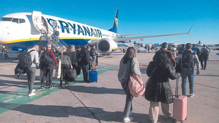 Un empleado de Ryanair despedido por guiar aviones en el aeropuerto de Mallorca bajo los efectos de las drogas