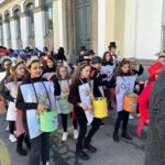 Luarca se echa a la calle para celebrar el carnaval infantil: «Es importante mantener las tradiciones»