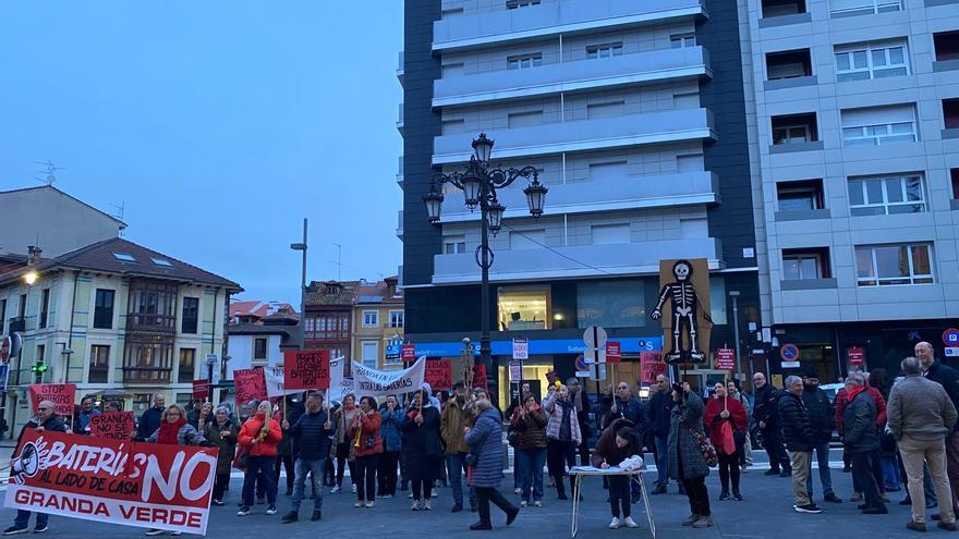 La protesta vecinal contra los parques de baterías previstos en el concejo protagoniza un Pleno ordinario de Siero con escaso contenido