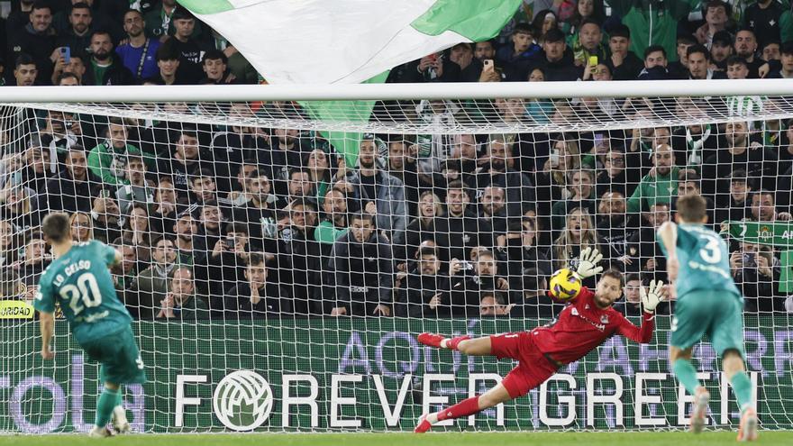 El Betis arrasa en la segunda parte a una Real Sociedad que acabó con nueve