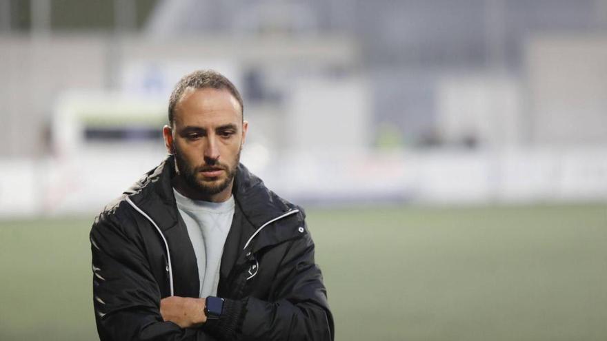 Pablo Acebal estalla contra los árbitros tras la derrota del Langreo ante el Fabril: «Yo no soy Javi Poves, pero nos han faltado al respeto»