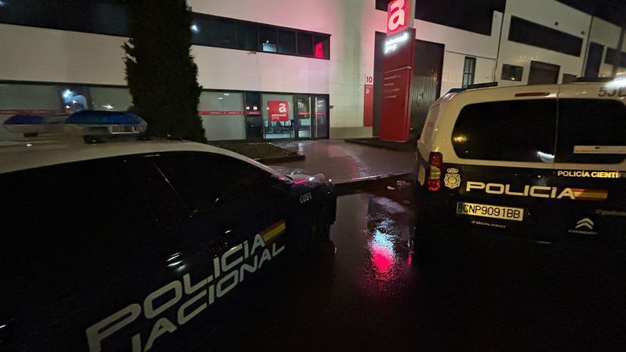 Sobrevive tras caerle encima una bobina metálica de una tonelada en una fábrica de Avilés