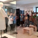 El museo de historia local de Grado sopla las velas de su segundo aniversario y crece en su sede del Palacio Fontela