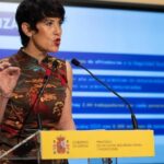 El anuncio de Hacienda que vigila el dinero que transfieren los padres a sus hijos: la cantidad límite para no ser multado