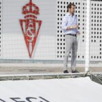Riestra reaparece con un Sporting envuelto en incertidumbre: las claves para el futuro rojiblanco