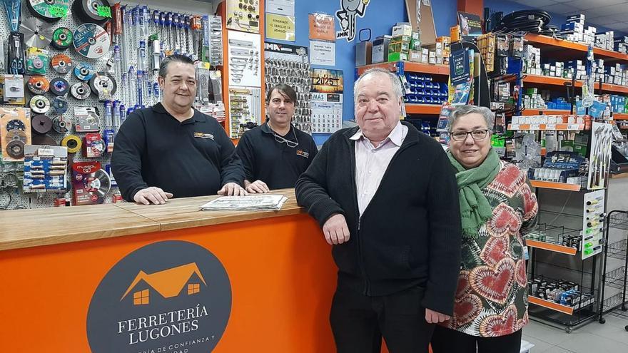 El ferretero decano de Lugones se jubila: «Lo que más se vende es menaje, el tema de las sartenes es una locura»