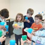 El saber es de colores en Siero: así celebraron los pequeños de Lugones el Día de la Mujer y la Niña en la Ciencia