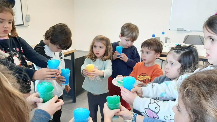 El saber es de colores en Siero: así celebraron los pequeños de Lugones el Día de la Mujer y la Niña en la Ciencia