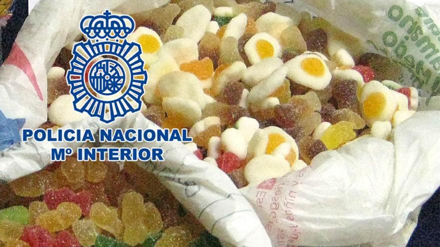 Tres policías nacionales se intoxican en Málaga tras comer «por error» unas gominolas impregnadas con droga