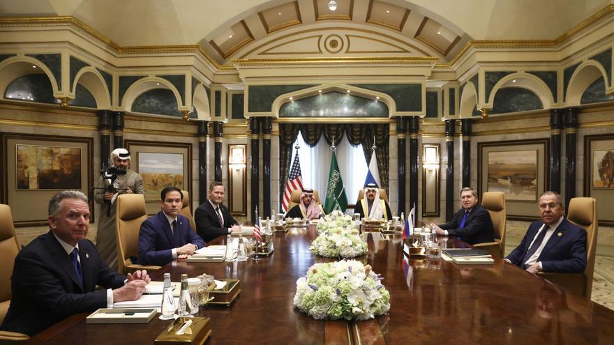 EEUU y Rusia comienzan en Riad las negociaciones sobre el fin de la guerra en Ucrania