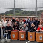 «El Alboroto» nació en Villabona con «el espíritu de las charangas de antes» y suma ya más de dos décadas de fiestas y pasacalles