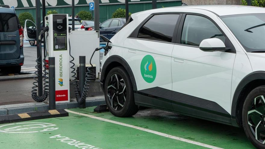 Iberdrola y EROSKI se alían para reducir la huella de carbono de todos los centros de la cadena de supermercados