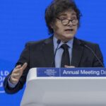 Milei se hace la víctima: “Por querer darle una mano a esos argentinos me comí un cachetazo”