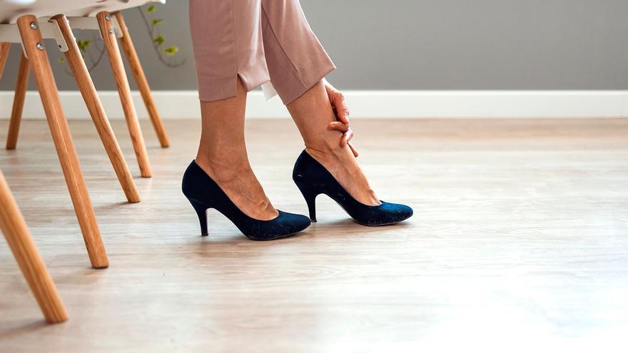 El truco infalible (y casero) para que los zapatos no te bailen en los pies ni te aprieten