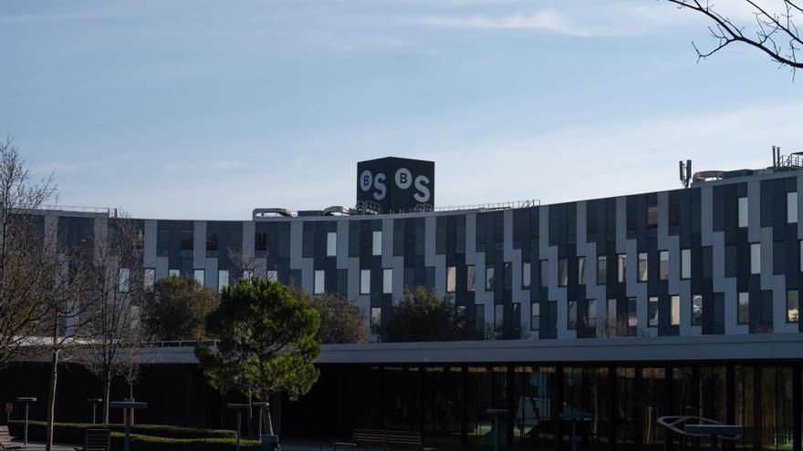 Banco Sabadell gana 1.827 millones en 2024, un 37,1% más, y eleva la retribución a 3.300 millones
