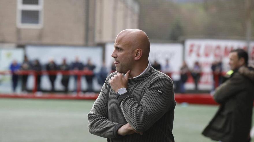 Así ve Javi Rozada, técnico del Avilés, a uno de los jugadores que apuntan a titular ante la Gimnástica: «Va a ser uno de nuestros fichajes de invierno»