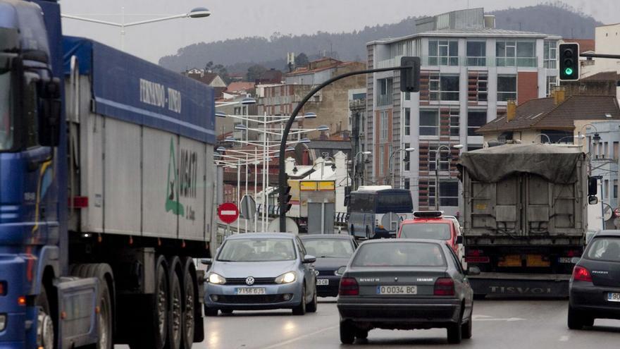 Este es el punto de Avilés por el que pasa un camión por minuto (y está pendiente de una gran infraestructura)