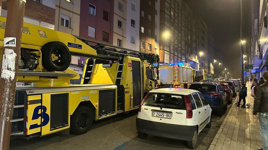 Susto por un incendio en un tendal en pleno centro de Avilés