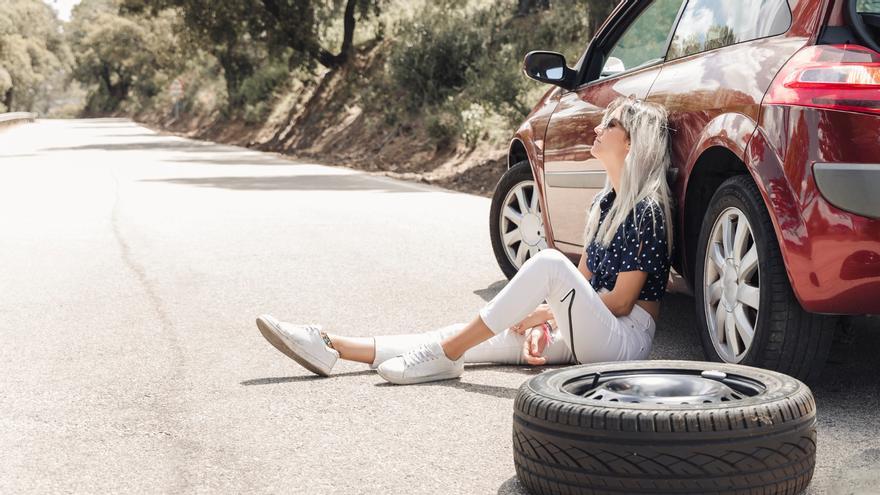 ¿Es obligatorio llevar la rueda de repuesto en el coche?: «Te pueden multar con 200 euros»