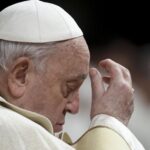 El Papa ha pasado «bien» la noche, se ha levantado y ha desayunado en su octavo día ingresado