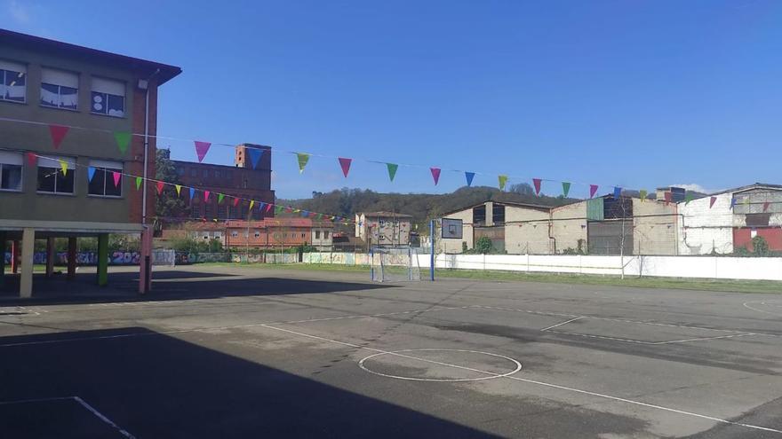Langreo adjudica la obra para cubrir el patio del colegio público Turiellos