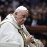 Los médicos advierten de que el Papa «no está fuera de peligro»