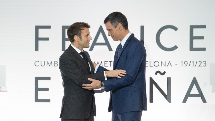 Pedro Sánchez responde al llamamiento de Macron y acude a la conferencia de París para hacer frente a Trump