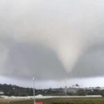 Un tornado en Huelva provoca destrozos en tendidos eléctricos y árboles y afecta a carreteras