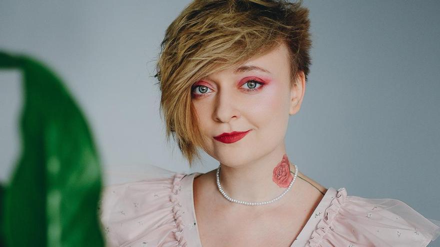 Daria Serenko, activista anti-Putin: «En Rusia sacan a hombres encarcelados por asesinar a mujeres para ir a la guerra y, si sobreviven, se les indulta y continúan matando y violando»