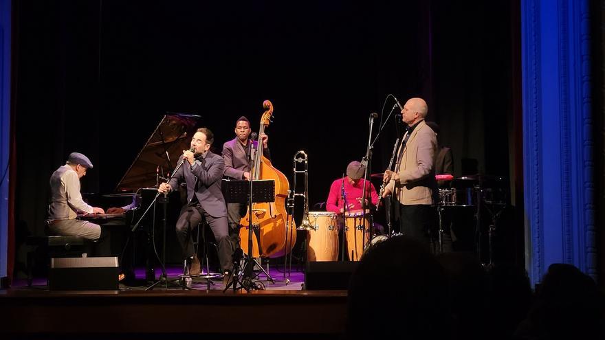 Esta es la actuación de la Semana de la Música de Cangas que puso en pie al teatro Toreno: «El público estuvo entregado»