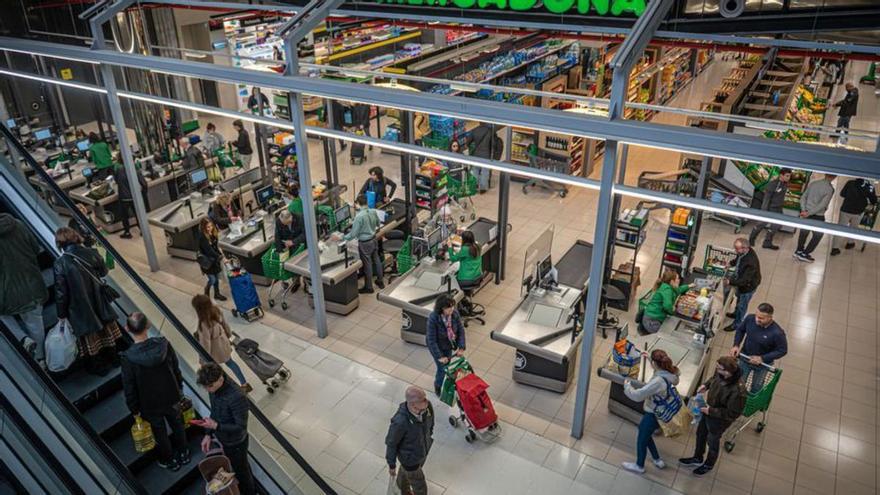 Mercadona gana otras cinco décimas de cuota de mercado en 2024 y se distancia todavía más de su competencia